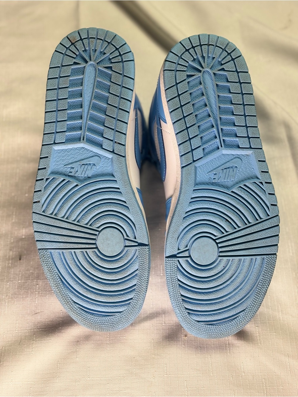 Air Jordan 1 Mid UNC White University Blue Men’s 8.5 - Picture 9 of 9